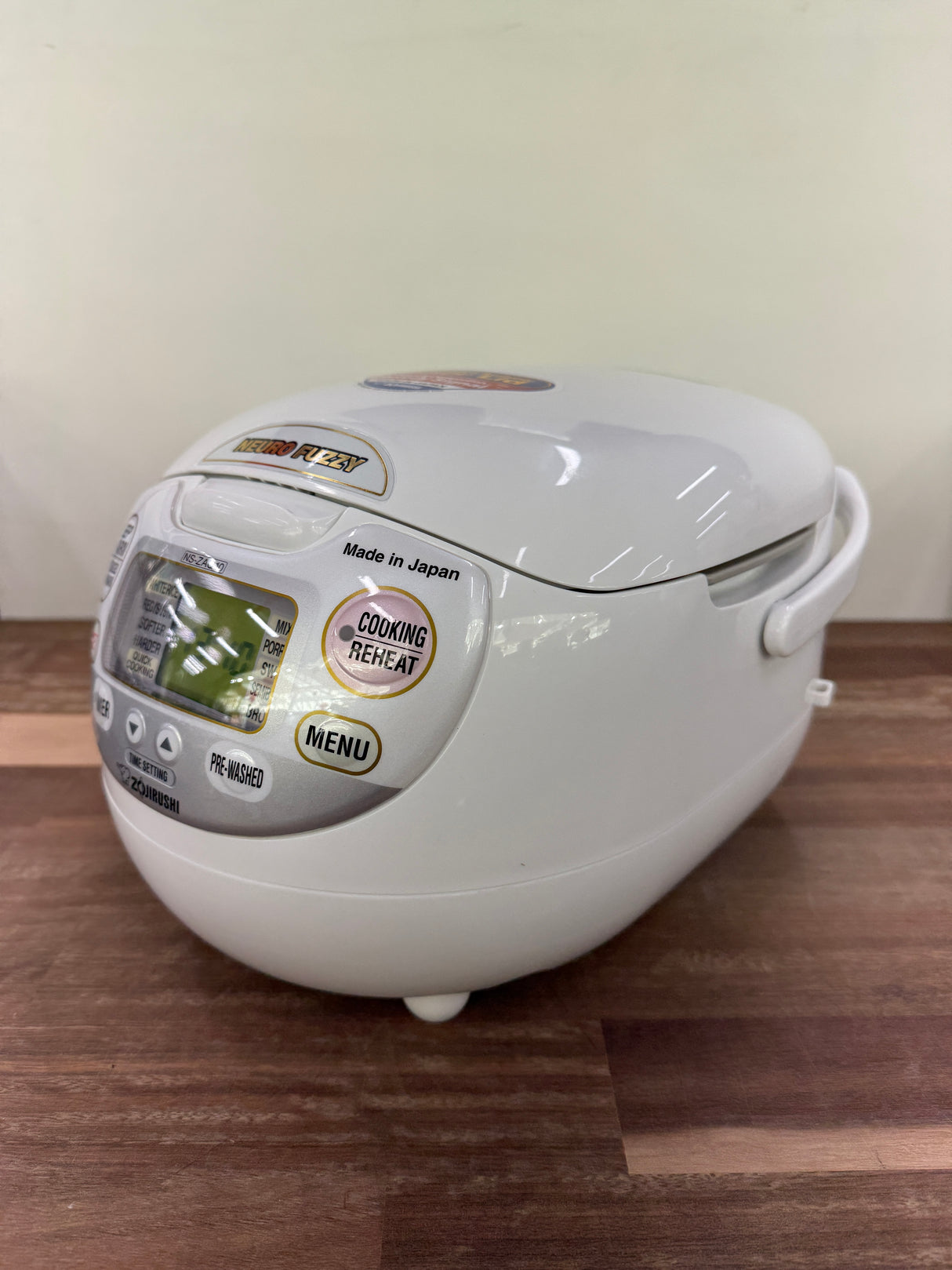 Zojirushi Neuro Fuzzy Rice Cooker5.5 cup NS-ZAQ10