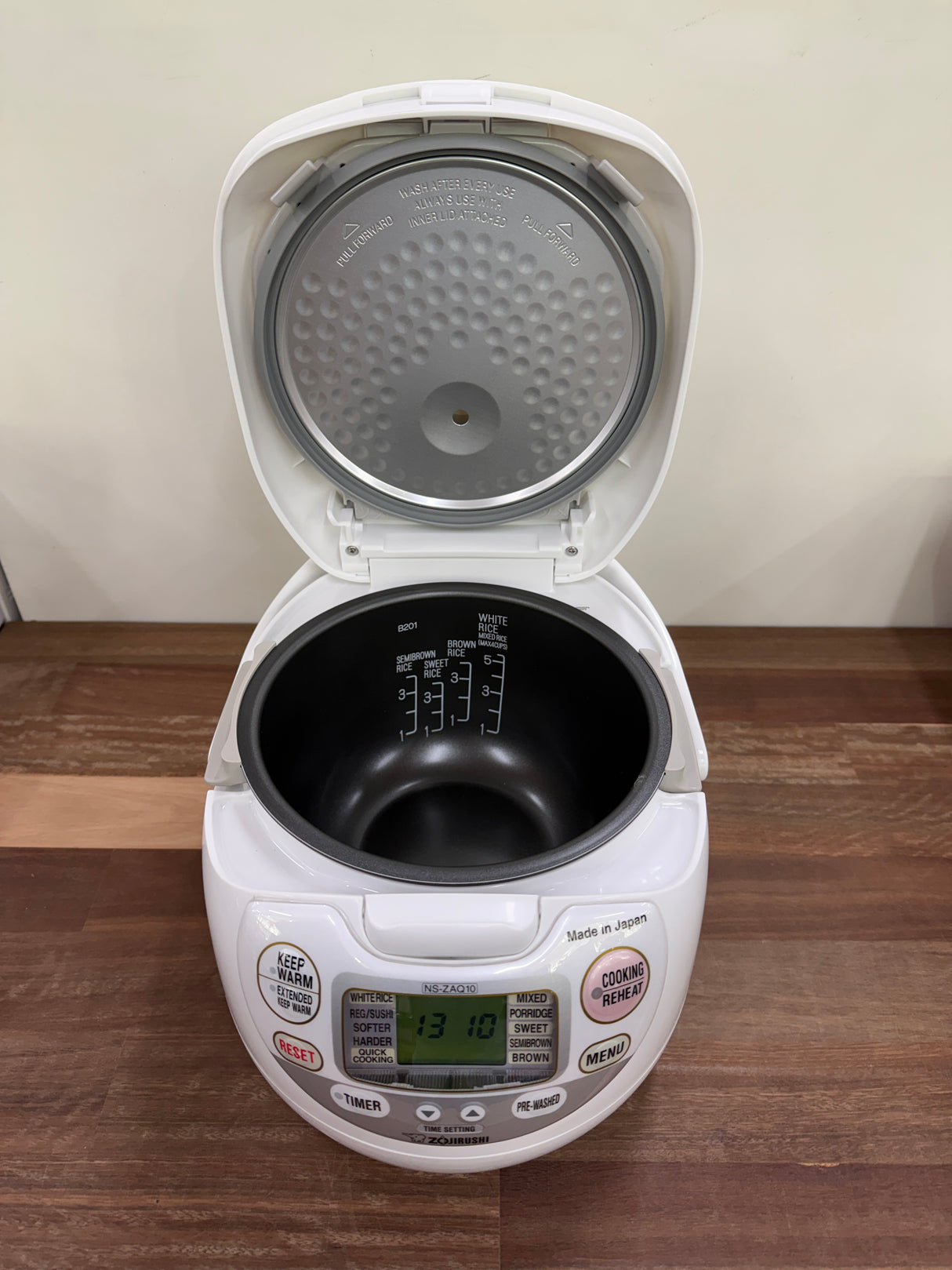 Zojirushi Neuro Fuzzy Rice Cooker5.5 cup NS-ZAQ10