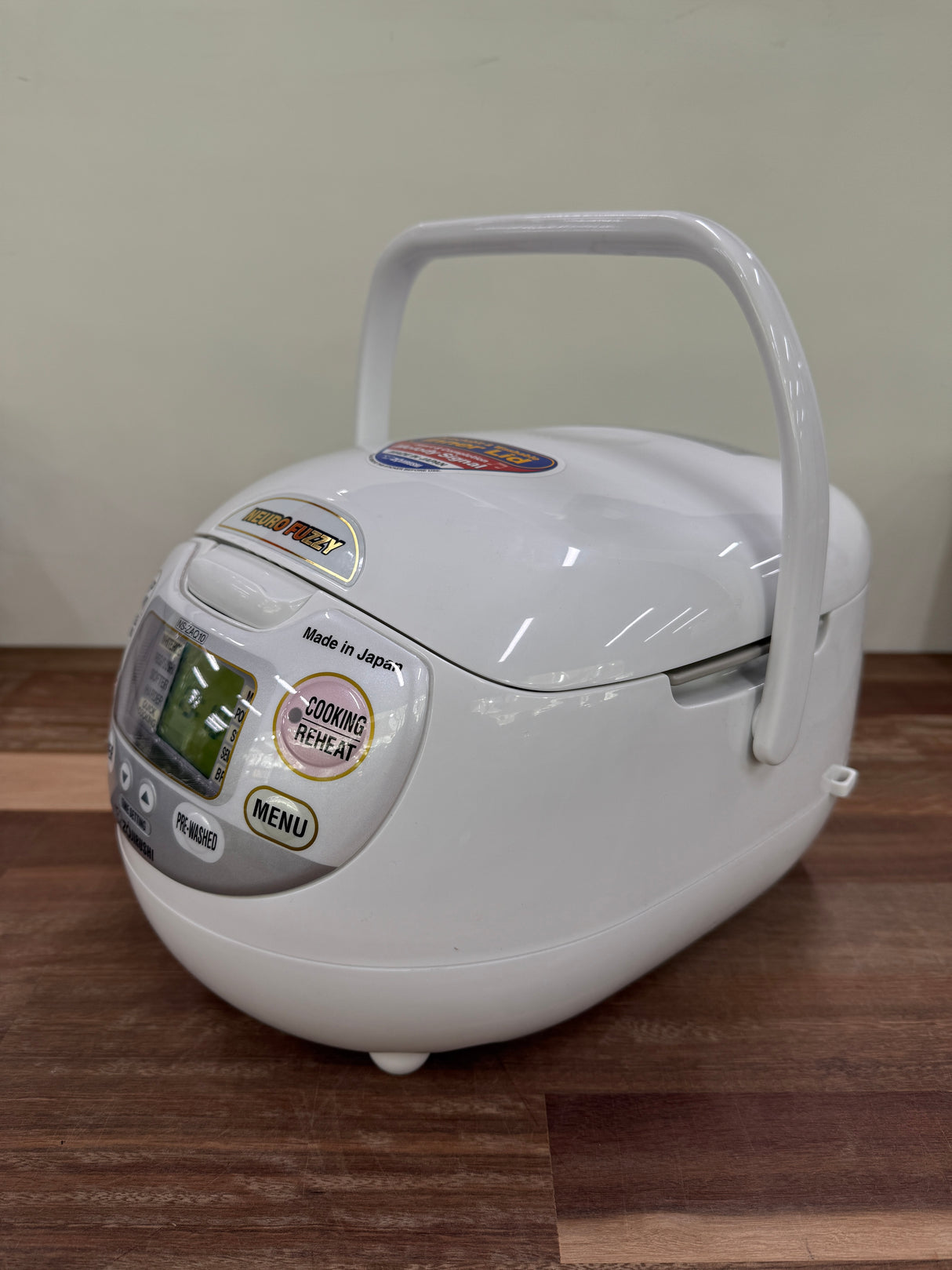 Zojirushi Neuro Fuzzy Rice Cooker5.5 cup NS-ZAQ10