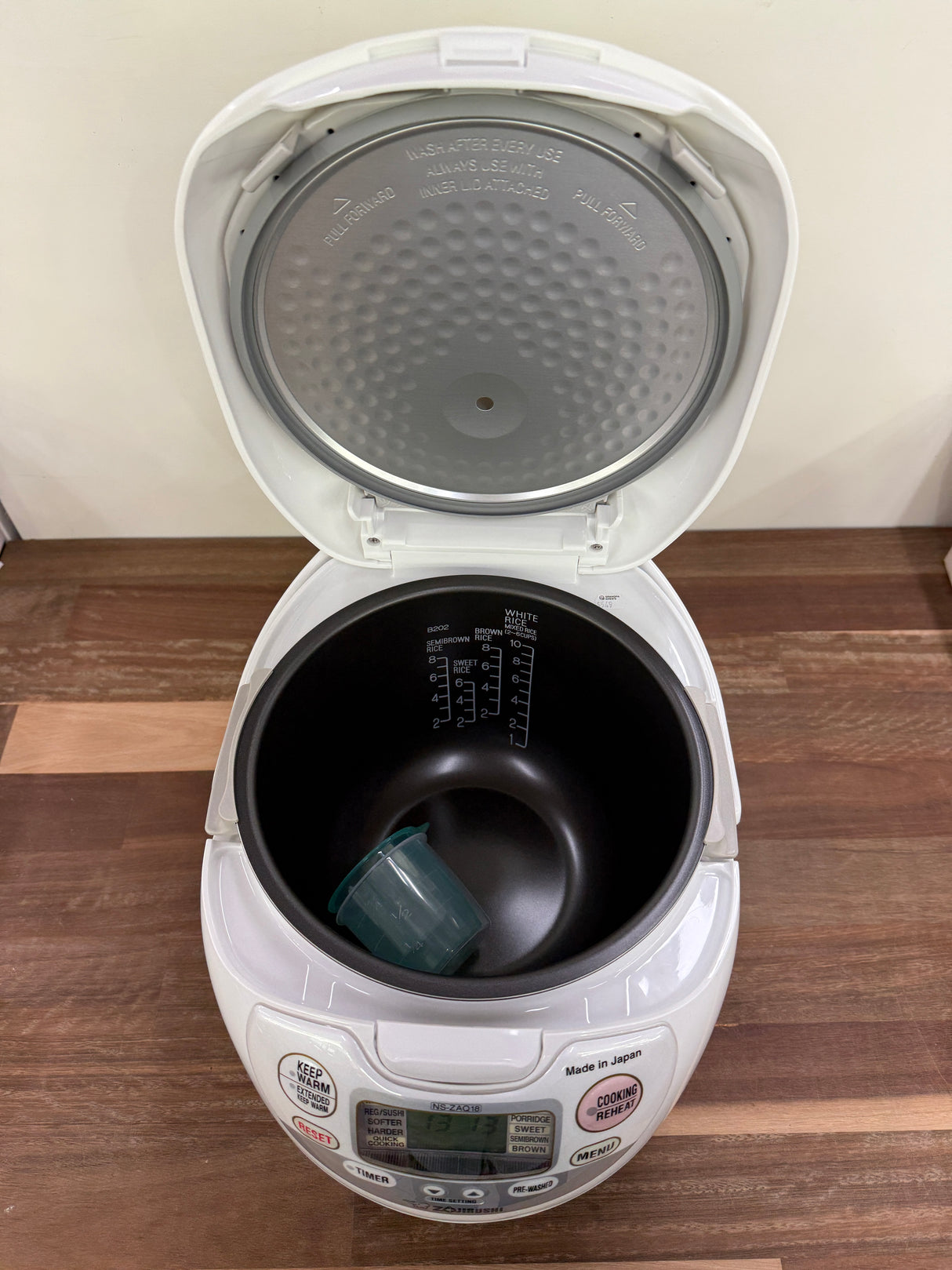 Zojirushi Neuro Fuzzy Rice Cooker 10 cup NS-ZAQ18
